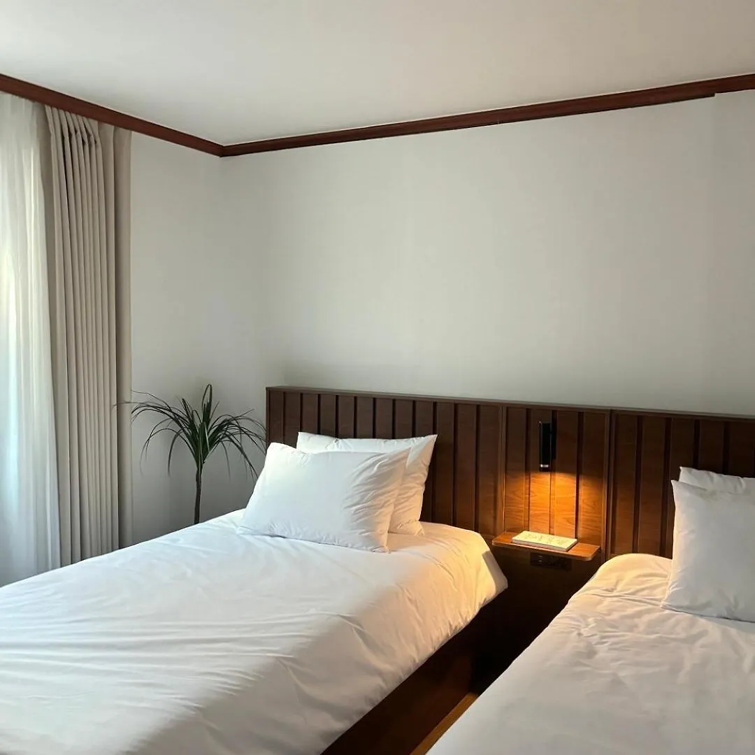 5 Minutes From Isoo Station, 3 Rooms, 4 Beds, 10 Minutes From Gangnam Station 首爾 0*,