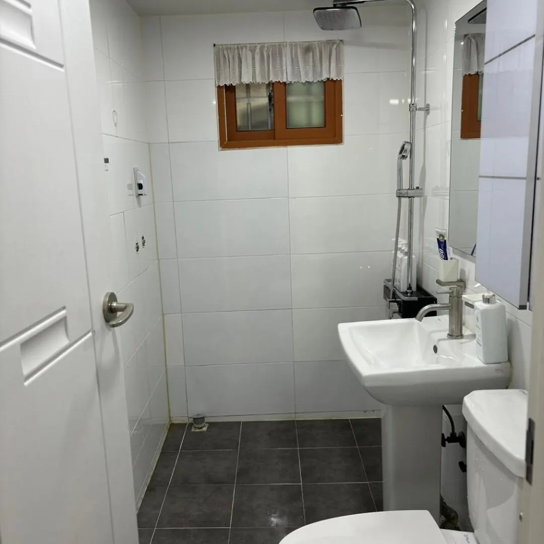 5 Minutes From Isoo Station, 3 Rooms, 4 Beds, 10 Minutes From Gangnam Station Seoul