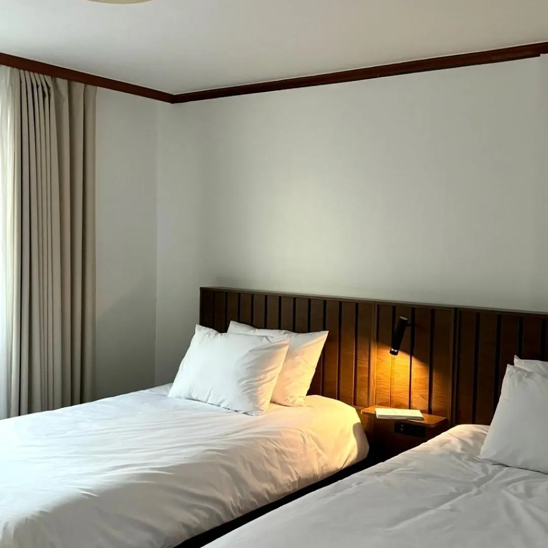 5 Minutes From Isoo Station, 3 Rooms, 4 Beds, 10 Minutes From Gangnam Station Seoul 0*,  South Korea