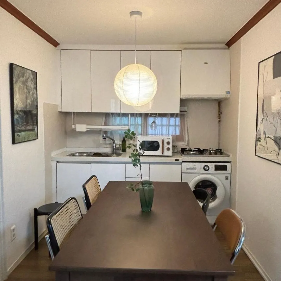 5 Minutes From Isoo Station, 3 Rooms, 4 Beds, 10 Minutes From Gangnam Station Seoul Villa